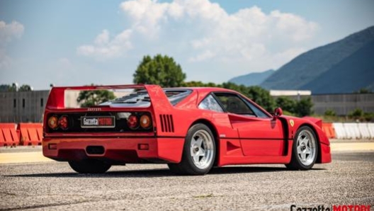 Sulla Ferrari F40 tutto è stato pensato e progettato per renderla più leggera possibile