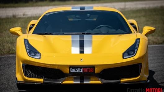 Il frontale della Ferrari 488 Pista