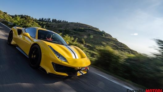 Il V8 della Ferrari 488 Pista eroga 720 Cv di potenza