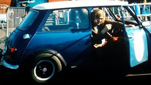 James Hunt a bordo di una Mini Cooper S