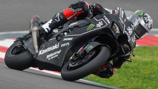 Jonathan Rea impegnato nei test di Portimao in sella alla Ninja ZX-10RR