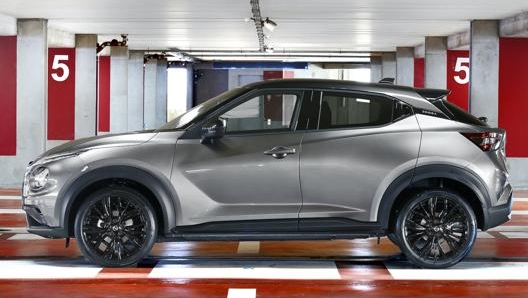 La seconda generazione di Nissan Juke misura 4,210 metri in lunghezza e 1,8 in larghezza