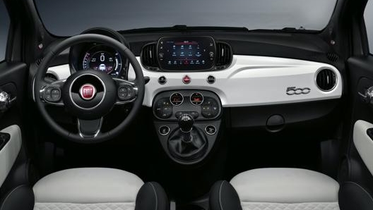 Gli interni di Fiat 500 in allestimento Dolcevita