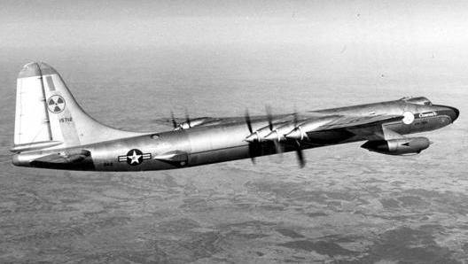 Il Convair NB-36H. Si noti il simbolo sulla coda