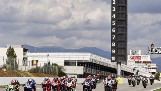 Il via di una gara di Superbike