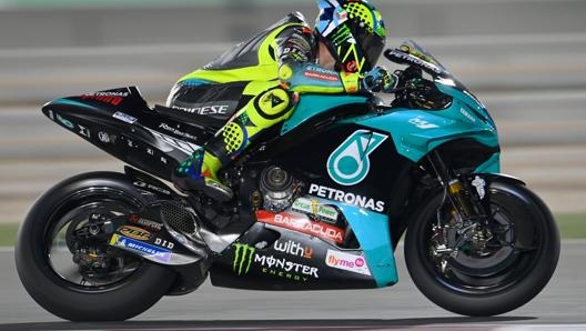 Valentino Rossi in azione con la Yamaha del team Petronas