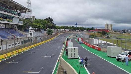 Il rettilineo della pista di Interlagos