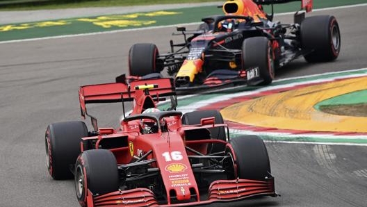 Leclerc in azione a Imola