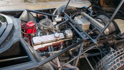 Il motore è un V8 da 5,7 litri, mentre spicca nell’auto l’enorme turbina a getto. Bonhams