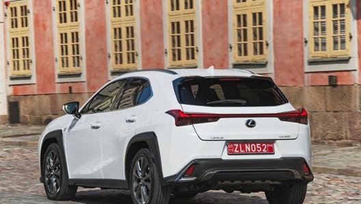 Lexus UX Hybrid in promozione a marzo