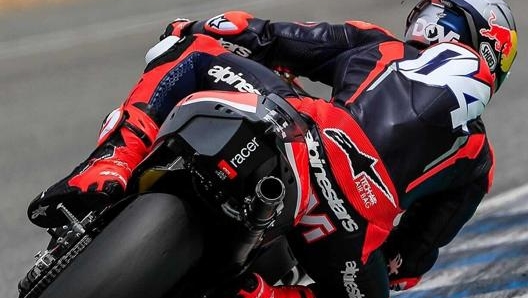 Andrea Dovizioso in azione con l’Aprilia RS-GP