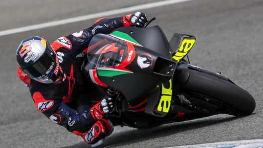 Andrea Dovizioso in azione con l’Aprilia RS-GP