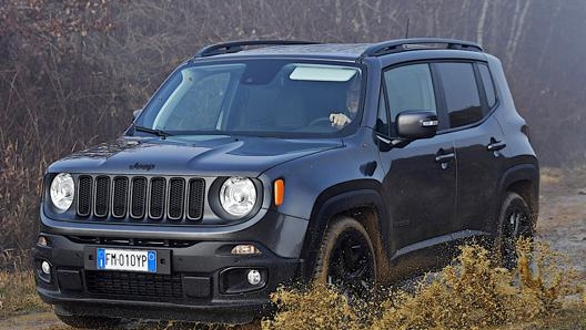 Jeep Renegade in un tratto in fuoristrada