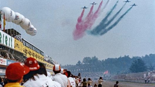 14 settembre 1980: i G91 delle Frecce Tricolori sul circuito di Imola, nel primo e unico GP d’Italia iridato a non disputarsi a Monza