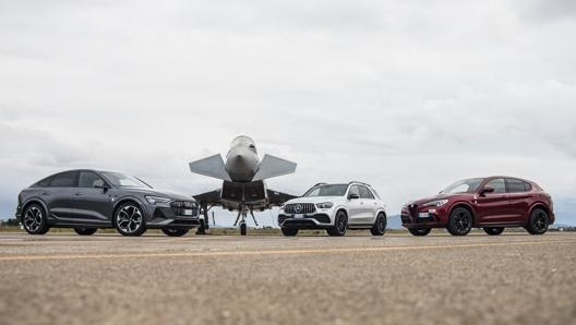 Audi e-tron S, Mercedes Gle Amg 53 e Alfa Romeo Stelvio Quadrifoglio con l’Eurofighter a Grosseto, nel confronto organizzato da Gazzetta Motori