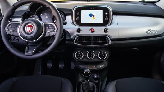 Gli interni della Fiat 500X Hey Google