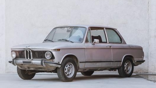 Tra i pezzi d’epoca all’asta anche una Bmw 2002 Tii