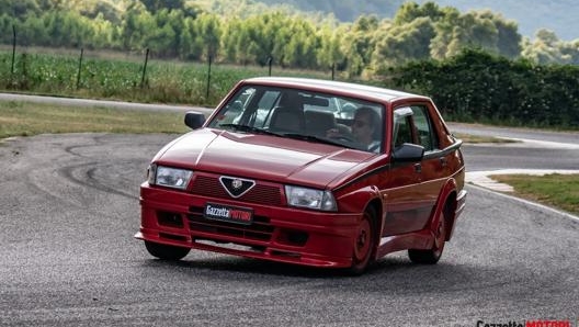 LAlfa Romeo 75 Turbo Evoluzione impegnata nel nostro test drive della scorsa estate