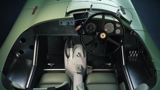 L’abitacolo minimalista della Jaguar C-type