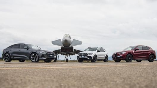 L’Eurofighter Typhoon con Alfa Romeo Stelvio Quadrifoglio, Audi e-tron S Sportback e Mercedes Gle 53 Coupé