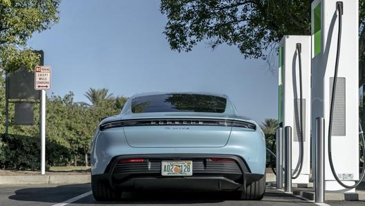 Porsche aumenter la produzione di EV, necessaria per soddisfare le pi severe norme ambientali dell'Unione Europea