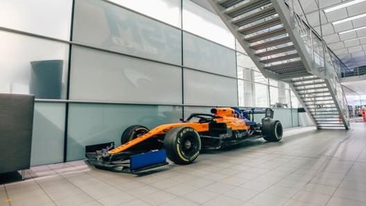 Una McLaren 'posteggiata' nella sede di Woking