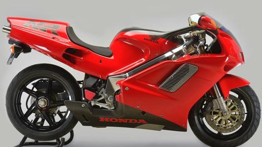 La Honda NR750 stradale: nel 1992 aveva un listino superiore ai 100 milioni di lire