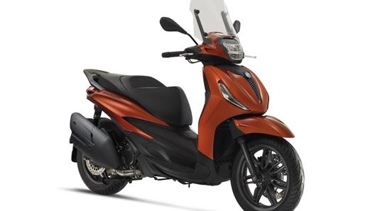 Piaggio Beverly 400 hpe, riconoscibile dal doppio scarico