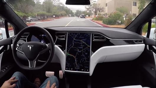 L'Autopilot Tesla al lavoro