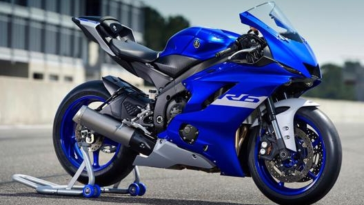 La Yamaha R6, media hypersport di Iwata che  appena uscita di listino (almeno nella sua versione stradale)