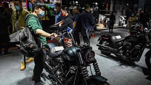 Lo stand Harley-Davidson al Salone di Shanghai. Afp