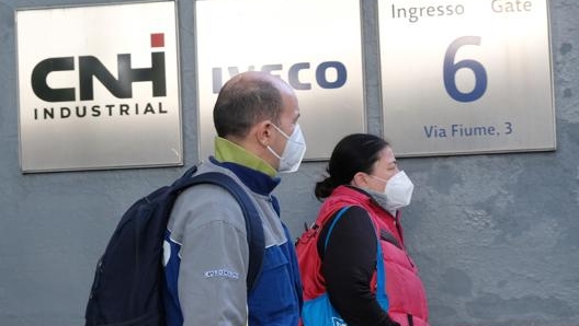 In Italia Iveco impiega circa 6 mila persone. L'ingresso dello stabilimento di Brescia. Ansa