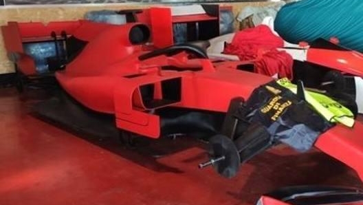 La livrea tarocca della SF90 che disput il Mondiale F1 2019 sequestrata a La Spezia