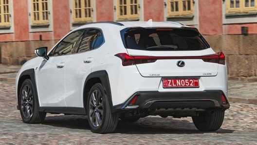 Lexus UX Hybrid in promozione ad aprile