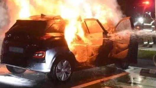 Una Kona elettrica in fiamme