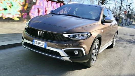 Fiat Tipo Cross misura 4,386 metri in lunghezza, 1,802 metri in larghezza e 1,556 in altezza.  Masperi