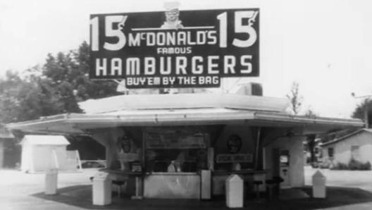 Da questo primo drive in, fondato a San Bernardino, è nato il 'sistema' McDonald's