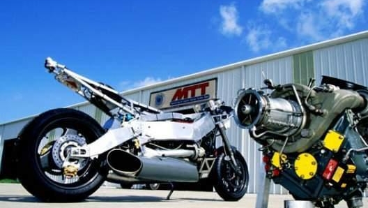 Come la Y2K anche la 420 RR utilizza una turbina da elicottero Rolls-Royce