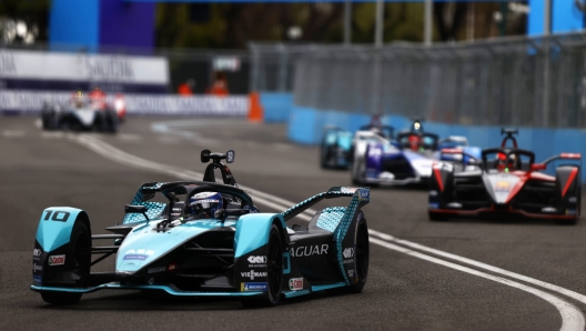 la Jaguar di Sam Bird, dopo 4 E-prix leader della classifica. GETTY IMAGES