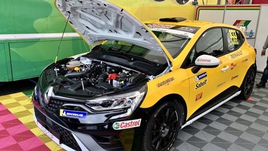 La Clio Cup di quinta generazione monta il motore turbo benzina da 1,3 litri che eroga 180 Cv