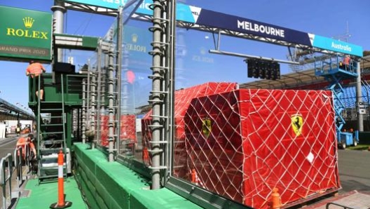 I container delle squadre in pista a Melbourne. Afp