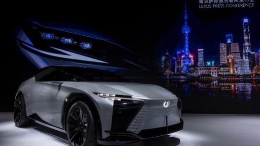 La Lexus LF-Z in esposizione a Shanghai. Epa