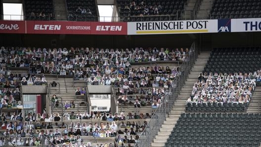 A fine aprile il Borussia Monchengladbach piazzò i cartonati di alcuni tifosi sulle tribune. Ap