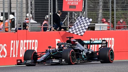 Hamilton primo a Imola nel 2020. Afp