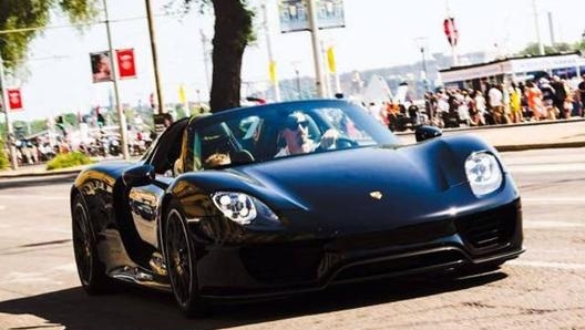 Ibra sulla Porsche 918 Spyder