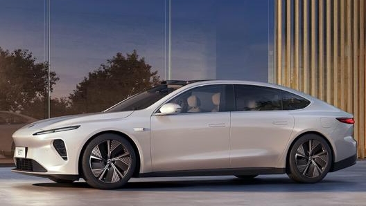 ET7 la nuova berlina elettrica con batterie allo stato solido