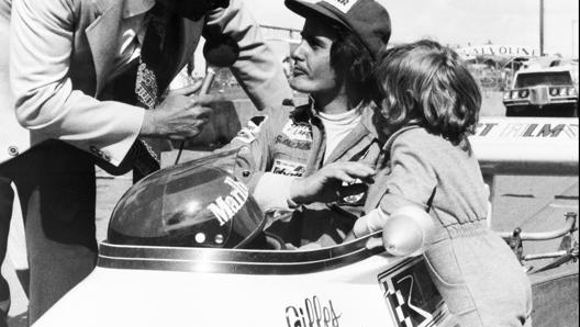 Un piccolo Jacques con il padre prima di una gara. Getty