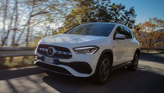 Tutti i modelli della gamma Mercedes includono versioni ibride: la Gla 250e Eq Power plug-in vanta 218 Cv e 450 Nm di coppia