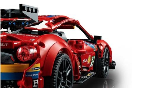 La vettura Wec del Cavallino fa parte di un’ampia gamma di auto sportive riprodotte da Lego come Porsche 911 Rsr, McLaren Senna Gtr e Lamborghini Sian FKP 37