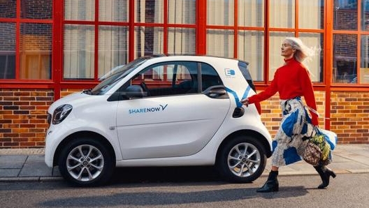 Share Now è il servizio di car sharing di Bmw e Mercedes, ha fuso i precedenti car2go e DriveNow e utilizza vetture dei due marchi auto